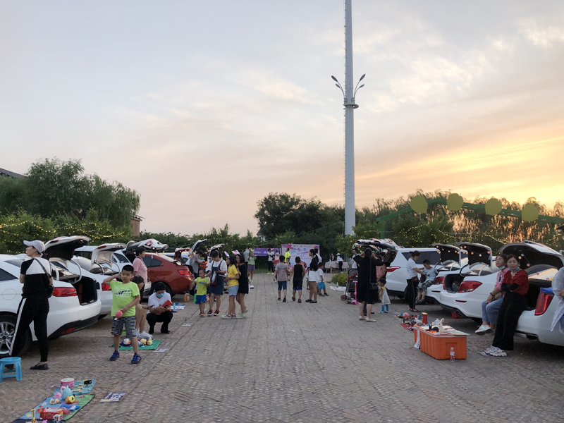 夏令營挑戰(zhàn)地?cái)偨?jīng)濟(jì)，覽眾房車不一樣的活動(dòng)