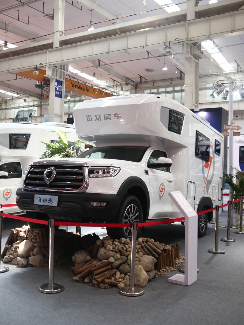 年度新車、自動檔、四驅，能選的房車