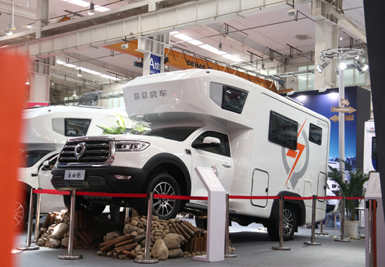 年度新車、自動檔、四驅(qū)，能選的房車